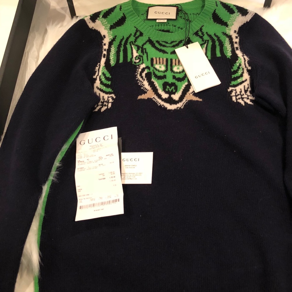 100% authentic men’s Gucci sweater.